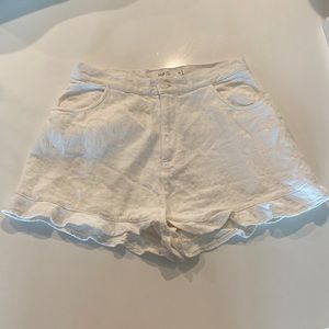MPD white textured scalloped shorts
